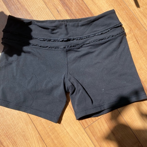 Lululemon Groove Shorts - Picture 3 of 5